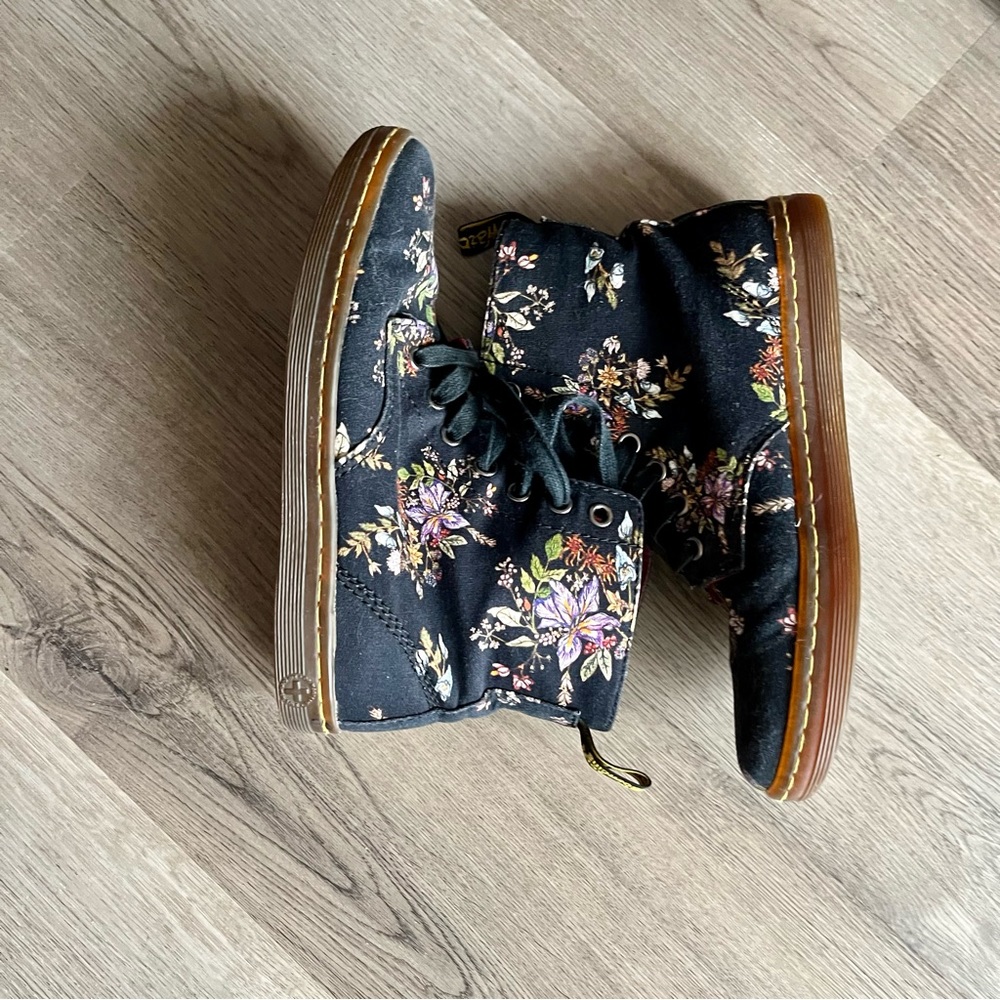 25% OFF EVERYTHING  Floral Dr. Martens